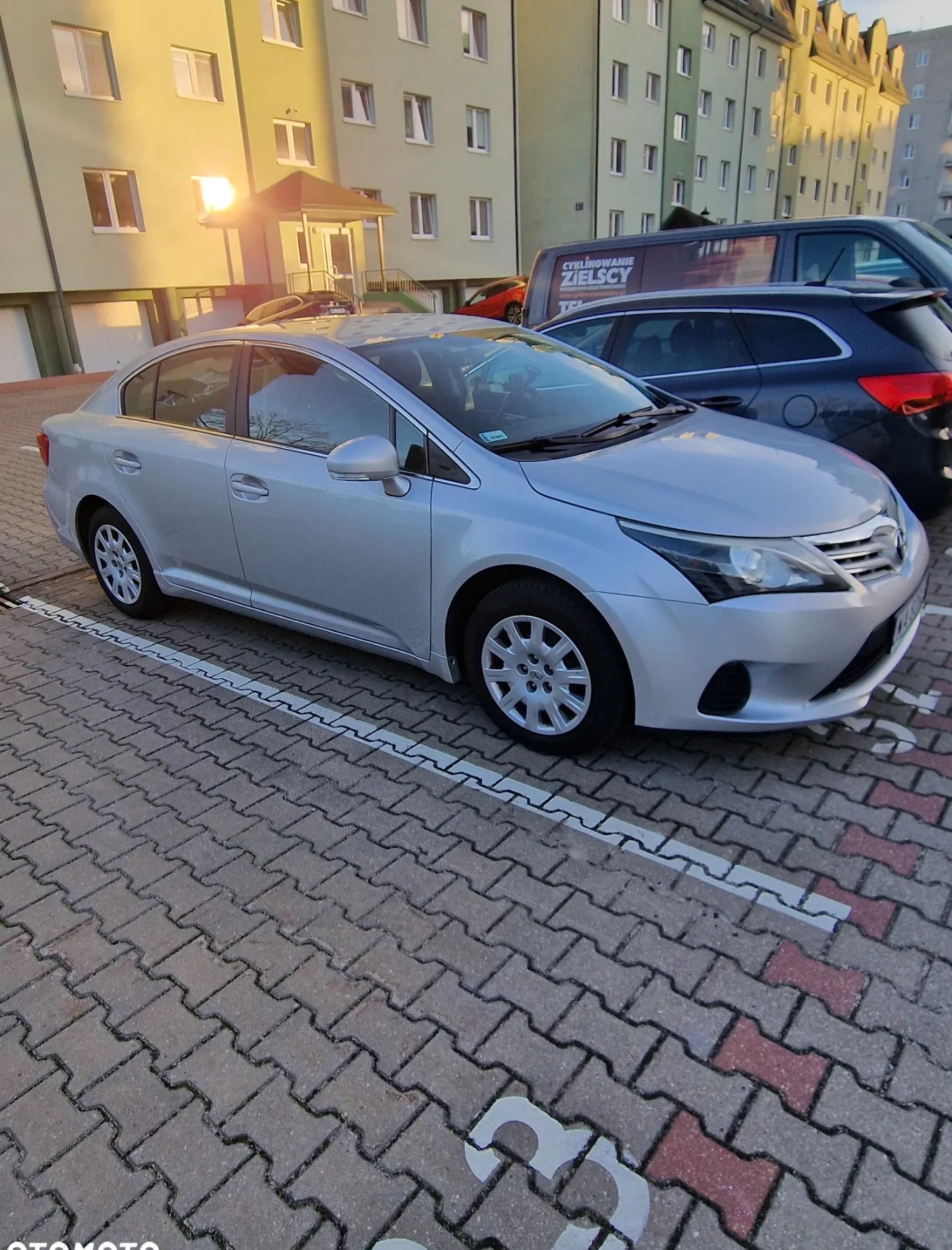 Toyota Avensis cena 42000 przebieg: 164600, rok produkcji 2013 z Warszawa małe 254